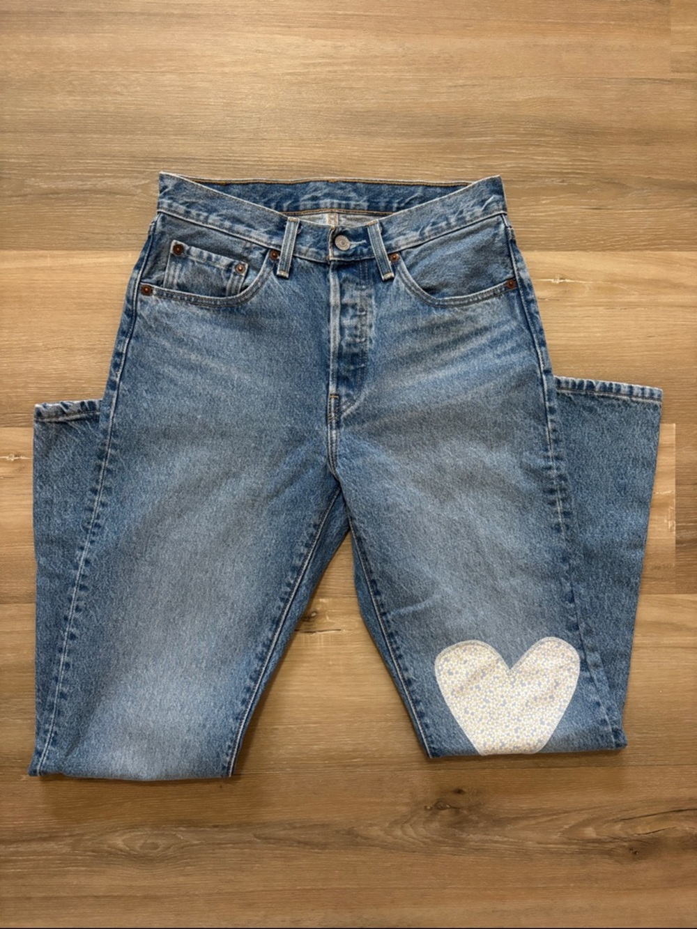 LEVIS LIGHT WASH 501 JEANS